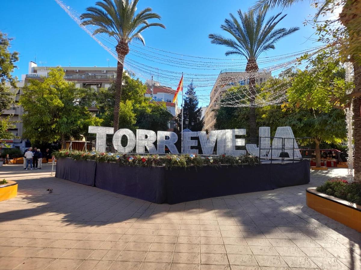 Luxury 2 Bedrooms Apartment With A Garage Torrevieja Bagian luar foto